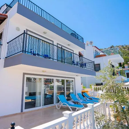 Charming 4-bed In Magnificent View