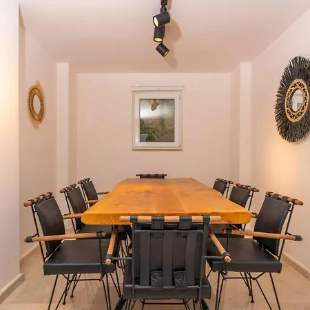 Charming 4-bed In Magnificent View 4*