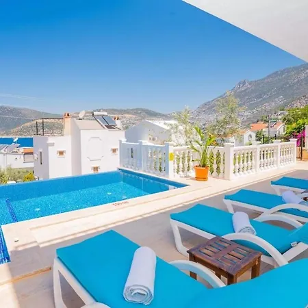 Charming 4-bed In Magnificent View 4*